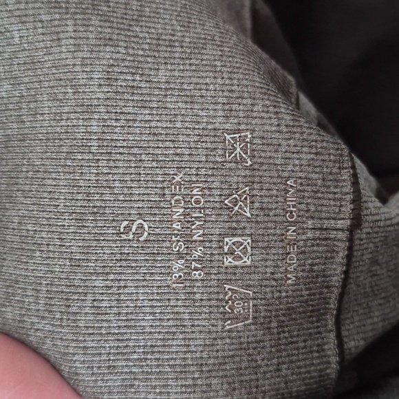 NVGTN Women's Athletic Shorts in Gray Wide Waistband Size Small - Picture 4 of 4